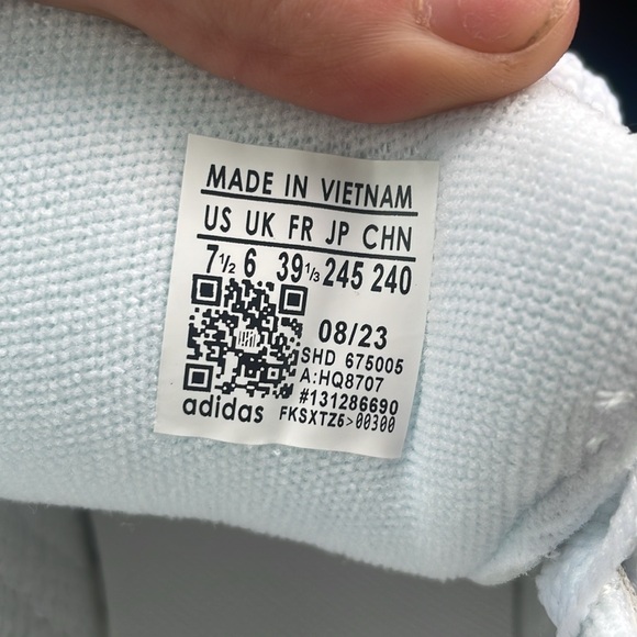 Brand new Adidas campus for sale! I tried putting them on and they didn’t fit. - Picture 3 of 3